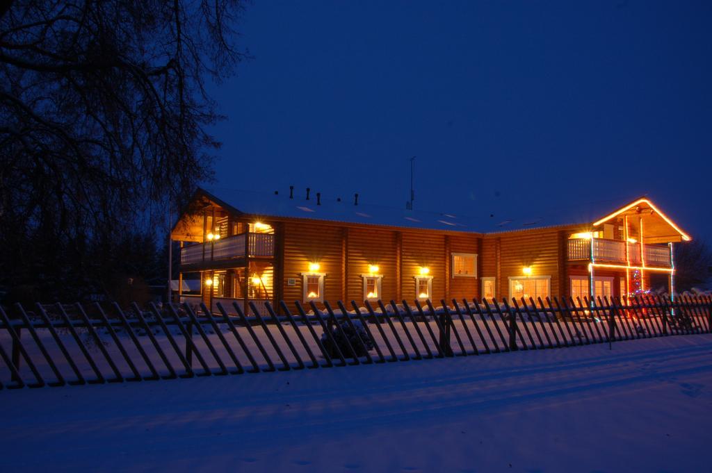 Kuelalistemaja Vehendi Motell Esterno foto